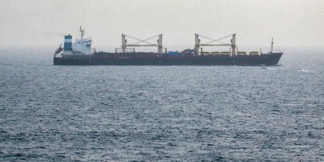 A vessel transits the Bab el-Mandeb Strait off the coast of southern Yemen on July 25, 2026. - lemonde.fr