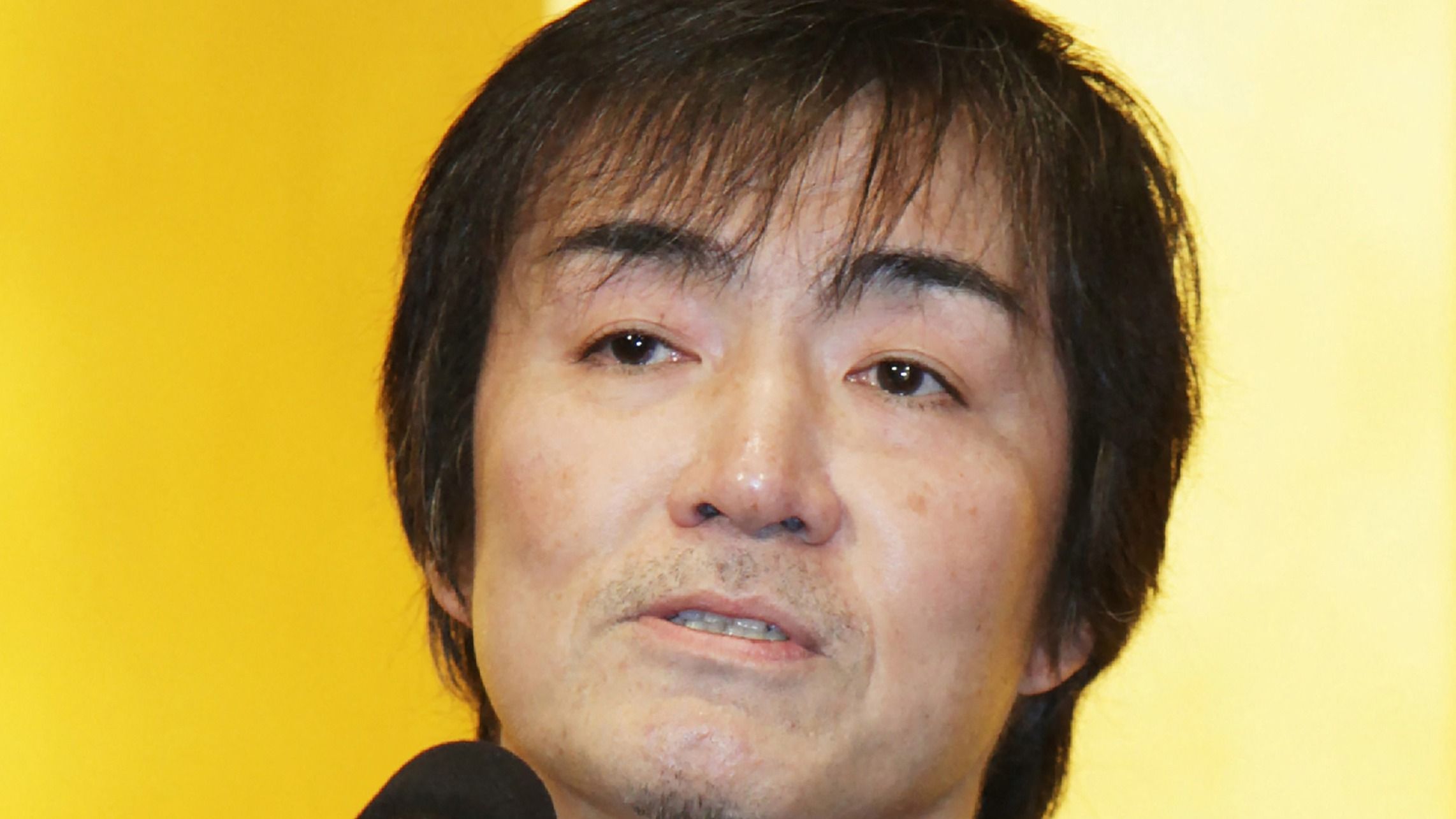 Keigo Higashino receiving the International Novel Prize at the Cognac Mystery Film Festival in France in 2010. - lefigaro.fr