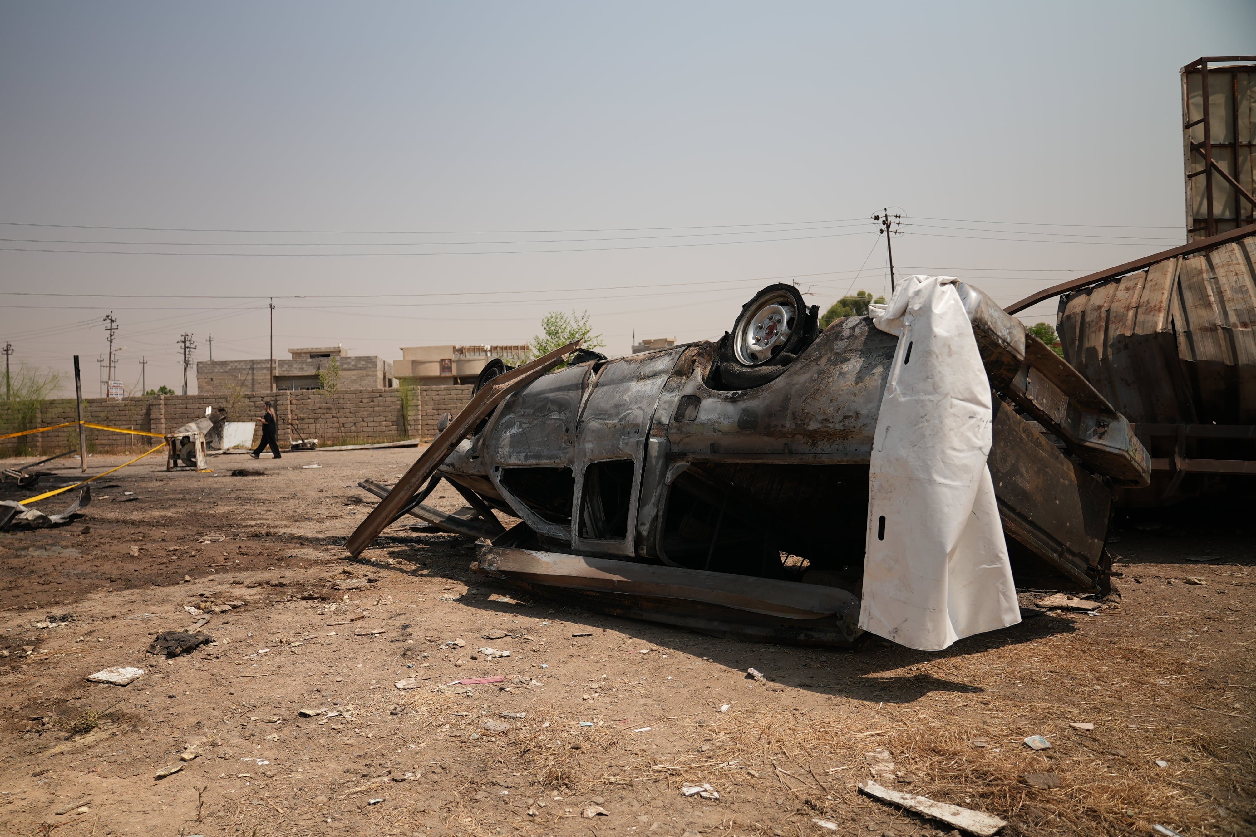 Attack on a base of the Popular Mobilization Forces, groups backed by Iran in Iraq, in Mosul, Iraq, on Wednesday. - elpais.com