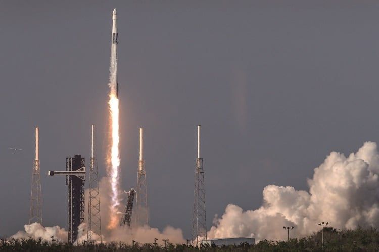 A SpaceX Falcon 9 rocket launches NASA’s CRS-34 resupply mission from Cape Canaveral, Florida, on May 15. - EPA/Yonhap