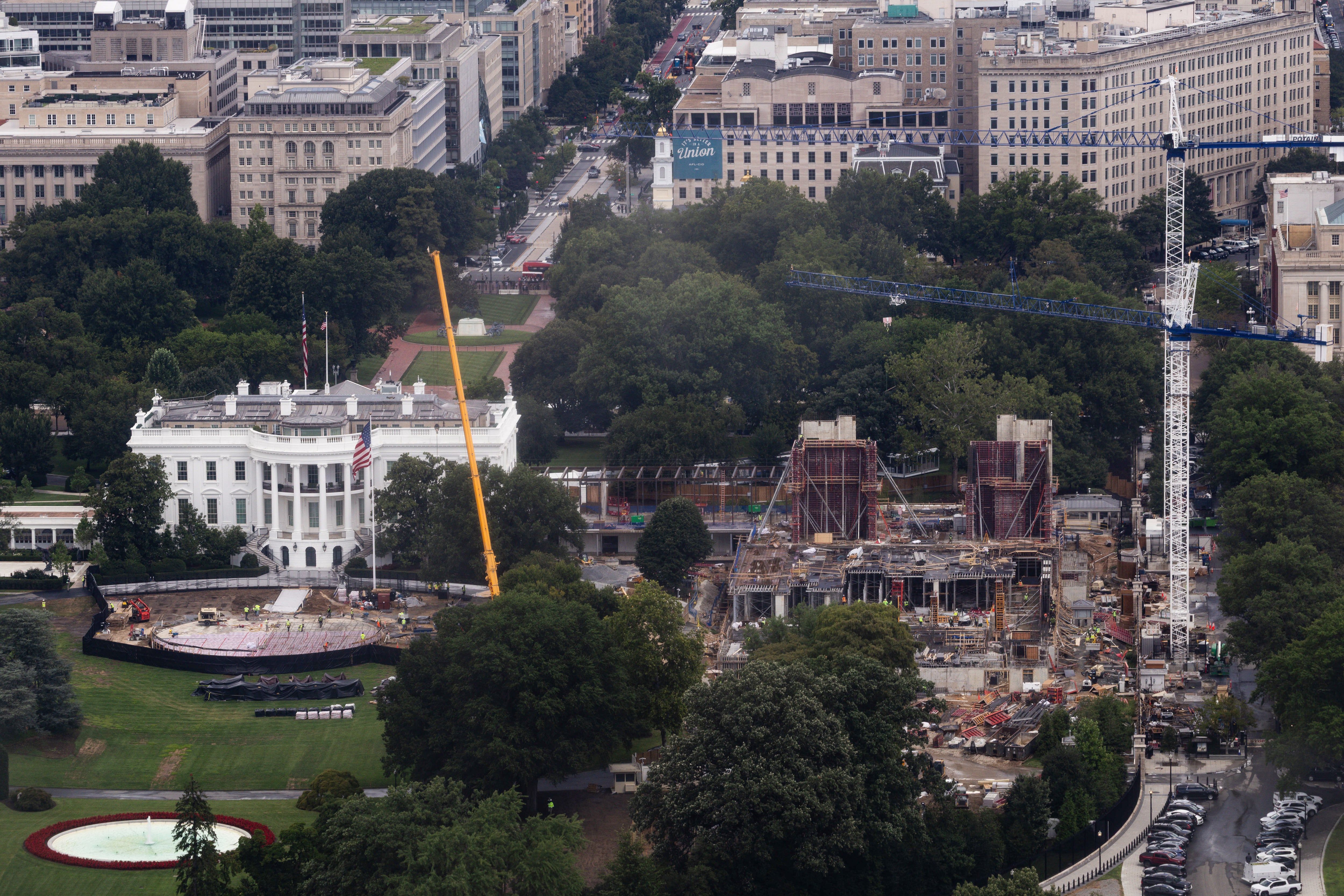 Construction continues on a helipad and the White House Ballroom on the South Lawn of the White House, Aug. 5. - theglobeandmail.com