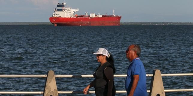 An oil tanker sits anchored on Lake Maracaibo, prepared to transport crude oil to U.S. refineries in Maracaibo, Venezuela, July 27, 2026. - lemonde.fr