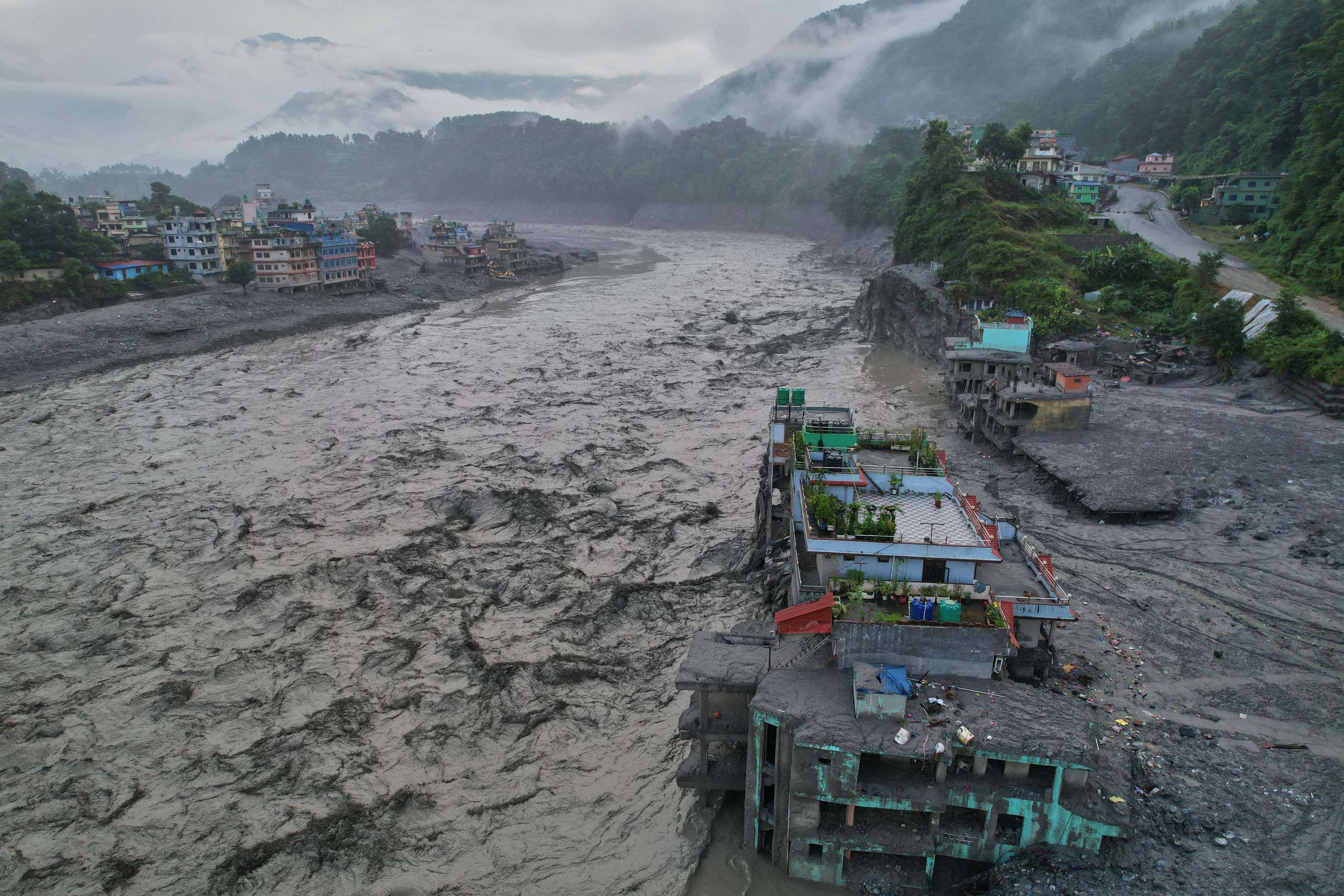 A drone view of the aftermath of flash flooding along the Trishuli River in Nuwakot district, Nepal, on Aug. 30, 2026. - elpais.com